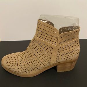 NEVER WORN tan/camel colored booties